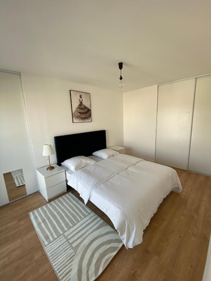 Luxury 5 Paris Apartment Asnieres-sur-Seine